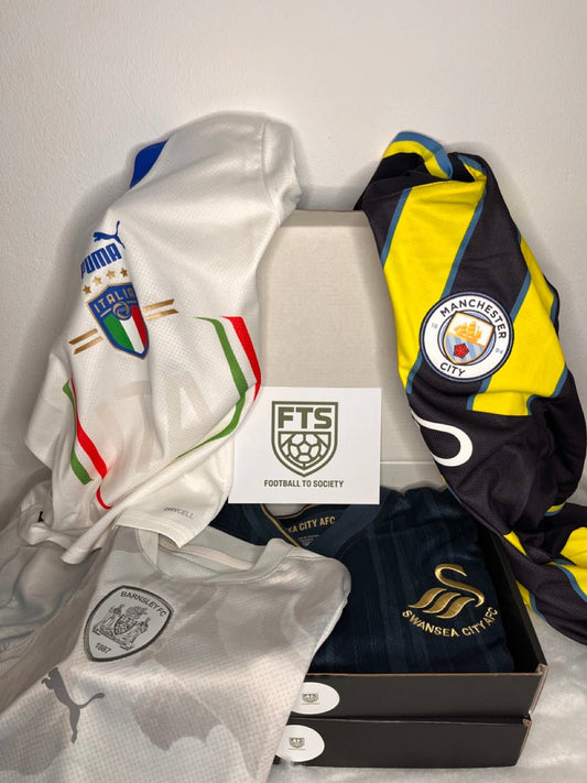 Box Maillots Football Mystère Famille - 2 Maillots Authentiques Officiels - Football To Society