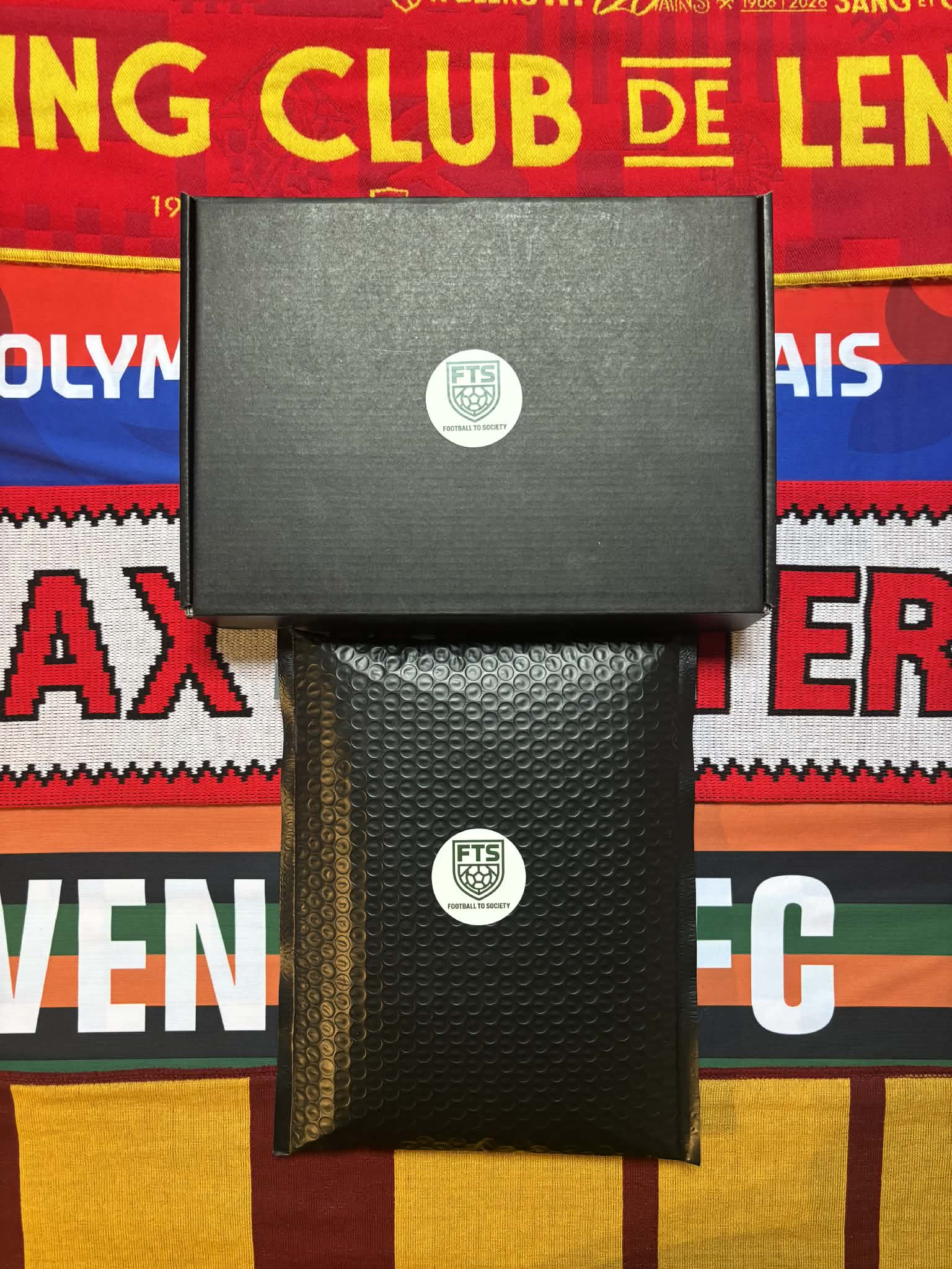 Box Maillots Football Mystère Famille - 2 Maillots Authentiques Officiels - Football To Society